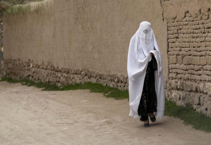 Талибы приказали женщинам носить паранджу для доступа в больницы, сообщает благотворительная организация