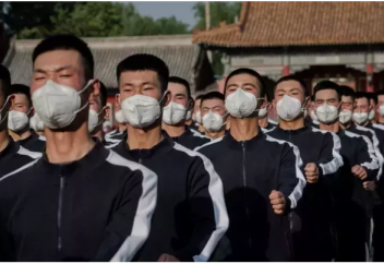 Пекин борется с «кризисом мужественности», превращая «изнеженных» мужчин в солдат