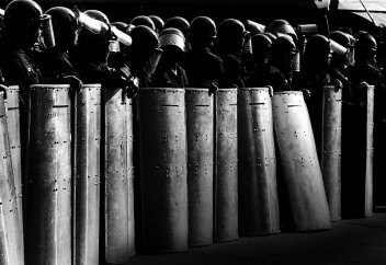 Рождение эпохи постлиберализма. Запад демонтирует плюрализм ради мобилизации