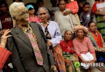 Қорлап отырып, құрмет көрсеттік деп ойлайды (фото)