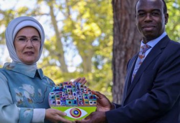 Первую леди Турции наградили за борьбу с угрозой благополучия человечества