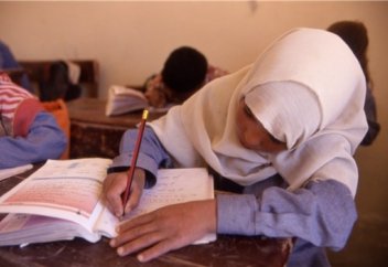 Жоғарғы сот мектеп оқушыларына хижаб киюге рұқсат етті