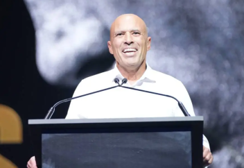 Бразильский боец ММА принял ислам после дебатов об Израиле