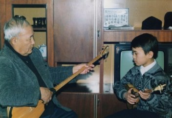 "Ата-әже" институты