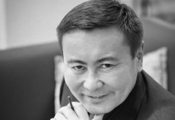 Казахстанский чиновник увидел свой пенсионный счет и расстроился...