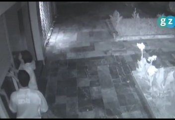 Воры поцеловали Коран и продолжили воровать (Видео)