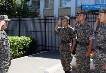 Впервые на службу в ряды Нацгвардии пришли тройняшки из Актау (фото)