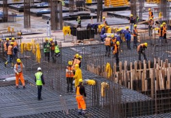 Иностранцам выдали 446 тысяч разрешений на работу в Казахстане в 2017 году