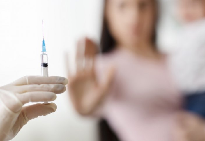 Будут ли казахстанцев лишать родительских прав за отказ от прививок