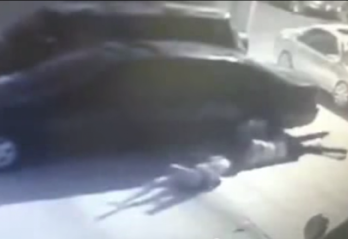 Көзіне шөп салған әйелі мен оның көңілдесін жантүршігерлік жолмен жазалады (видео)