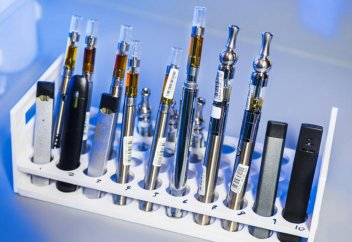 В Малайзии изъято 300 000 вейпов, предположительно груз направляется в Сингапур