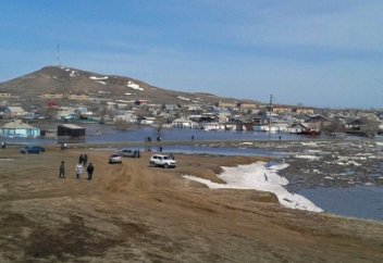 ҚМДБ қызметкерлері бір күндік жалақысын аударды...