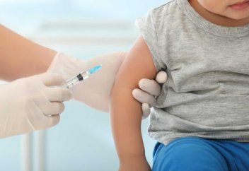 Правила допуска в детсады детей, не получивших плановые прививки, утвердили в РК