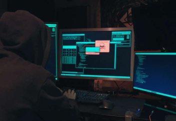 Отчет показывает, что в 2025 году резко возросло число кибератак на основе искусственного интеллекта