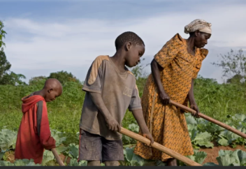 Инфографика: страны с самым высоким уровнем населения, живущего в крайней нищете