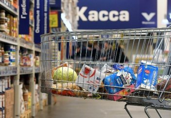 Названа схема обмана на кассе супермаркета. Шесть продуктов, которые не стоит покупать в супермаркетах по советам продавцов