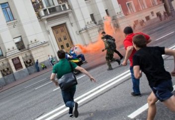 ГЕИ vs ПРАВОСЛАВНЫЕ: потасовка в Москве