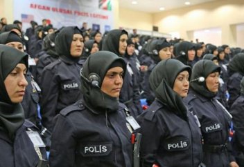 Әскери әйелдерге шариғат шәлісін жамылуға рұқсат берілді