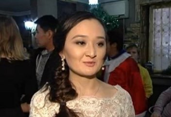 Алматылық жұбайлар үйлену тойы алдында мүгедек балаларға дастархан жайды