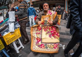 Иранский народ скупает на базарах все продукты питания и товары первой необходимости