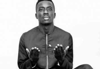 Полузащитник ПСЖ Идрисса Гейе отказался носить цвета ЛГБТ. Теперь его требуют наказать