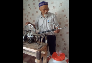 Қазақ ақсақалы қымыз пісудің жаңа техникасын ойлап тапты (видео)