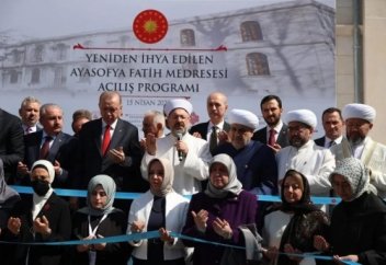 СТАМБҰЛДА АЙЯ СОФИЯ ФАТИХ МЕДРЕСЕСІ АШЫЛДЫ (ФОТО)