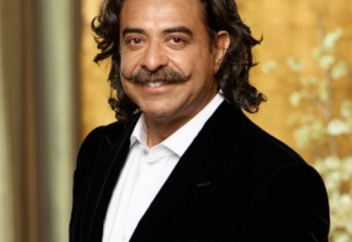 Как Шахид мыл посуду за копейки и стал миллиардером