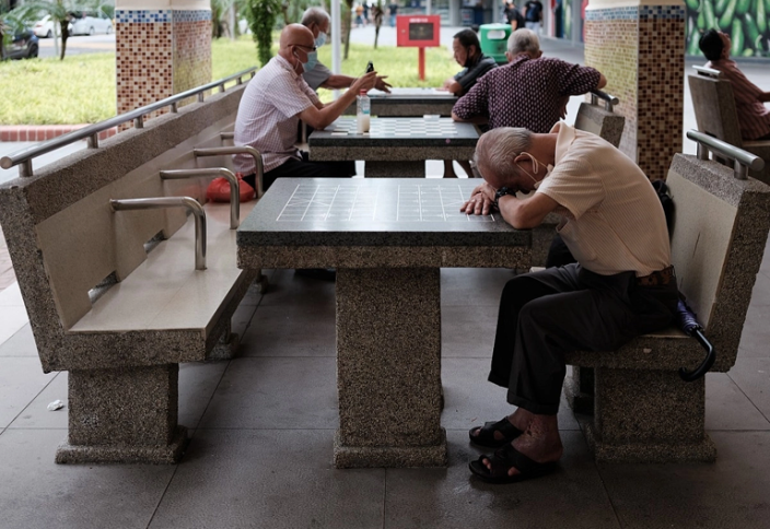 Депрессия в пожилом возрасте, связанная с «паразитическими» взрослыми детьми