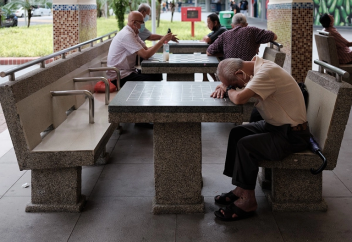 Депрессия в пожилом возрасте, связанная с «паразитическими» взрослыми детьми