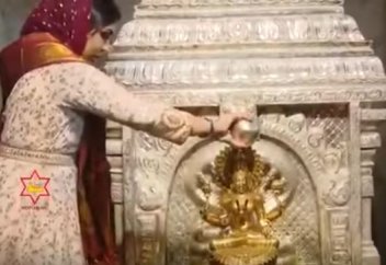 Родители-индуисты устроили поминки по живой дочери, принявшей ислам (фото)