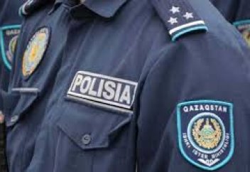 Қазақстанда полицейлер тағы бір тіл білуге міндеттелді