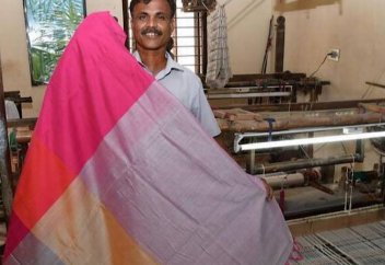 Пәкістандықтар матаны банан ағашынан жасайды