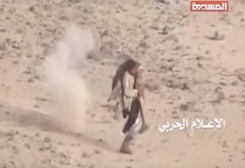 Оқ астында жараланған жолдасын тастамады (видео)