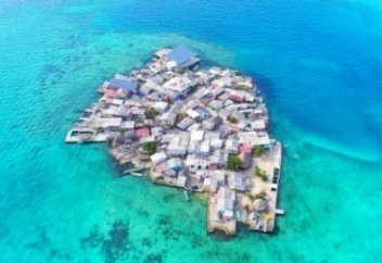 Аумағы футбол алаңындай аралдағы 1000 адам қалай өмір сүріп жатыр (фото)