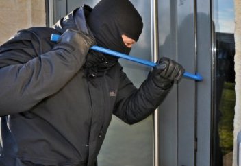 Кража с проникновением в жилище станет тяжким преступлением