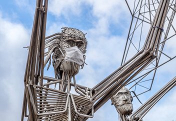 Психолог рассказал об опасности скуки во время самоизоляции. Blogos (Япония): инфодемия – вот настоящая угроза. Люди страшнее вируса