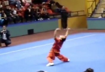 Мынау адам емес!