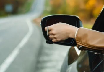 Қазақстанда көлік терезесінен қолын шығарғандарға айыппұл салынады