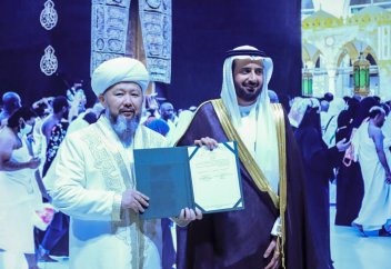 БИЫЛ ЕЛІМІЗДЕН 4 МЫҢ АДАМ ҮЛКЕН ҚАЖЫЛЫҚҚА БАРАДЫ (ВИДЕО)