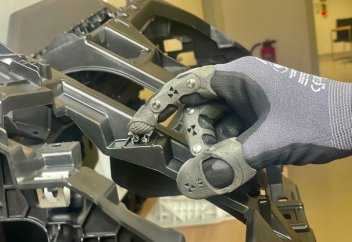 Artus экзосүлдесі жұмысшылардың саусақтарын шамадан тыс күш түсуден қорғайды (видео)