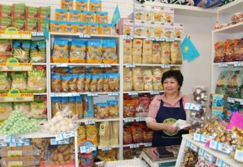 Қазақстандық кәсіпкер Ресейде «Бауырсақ» дүкенін ашып, кәсібін дөңгелетіп отыр (фото)