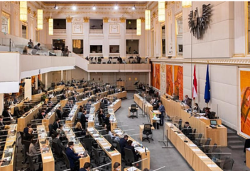 Парламент Австрии принял закон, запрещающий ношение платков для школьниц младше 14 лет