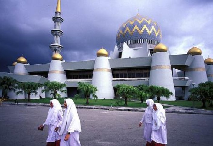 Разные: В Малайзии трансвеститам запретили посещать мечети и совершать