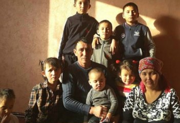 “Харекет” қайырымдылық қоры көп балалы отбасына баспана сыйлады (Фото)