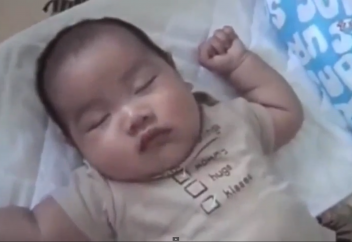 10 секунд ішінде сәбиді қалай ұйықтатуға болады? (видео)