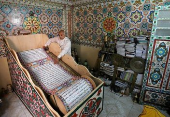 Художник-самоучка изготовил крупнейший рукописный Коран (фото)