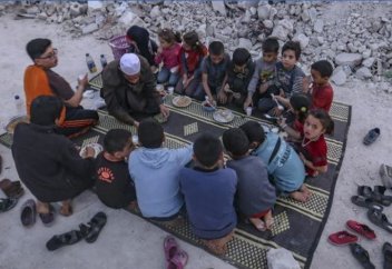 Разные: Ифтар на развалинах