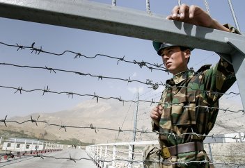 Әскери борышты әскери сапта емес, ақшамен де өтеуге болатын заң қабылданды