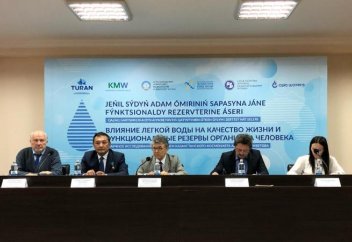 Қазақстанда жеңіл су туралы алғаш рет зерттеу жүргізілді. Айдын Айымбетов ғарышта қанша литр су ішкенін айтты